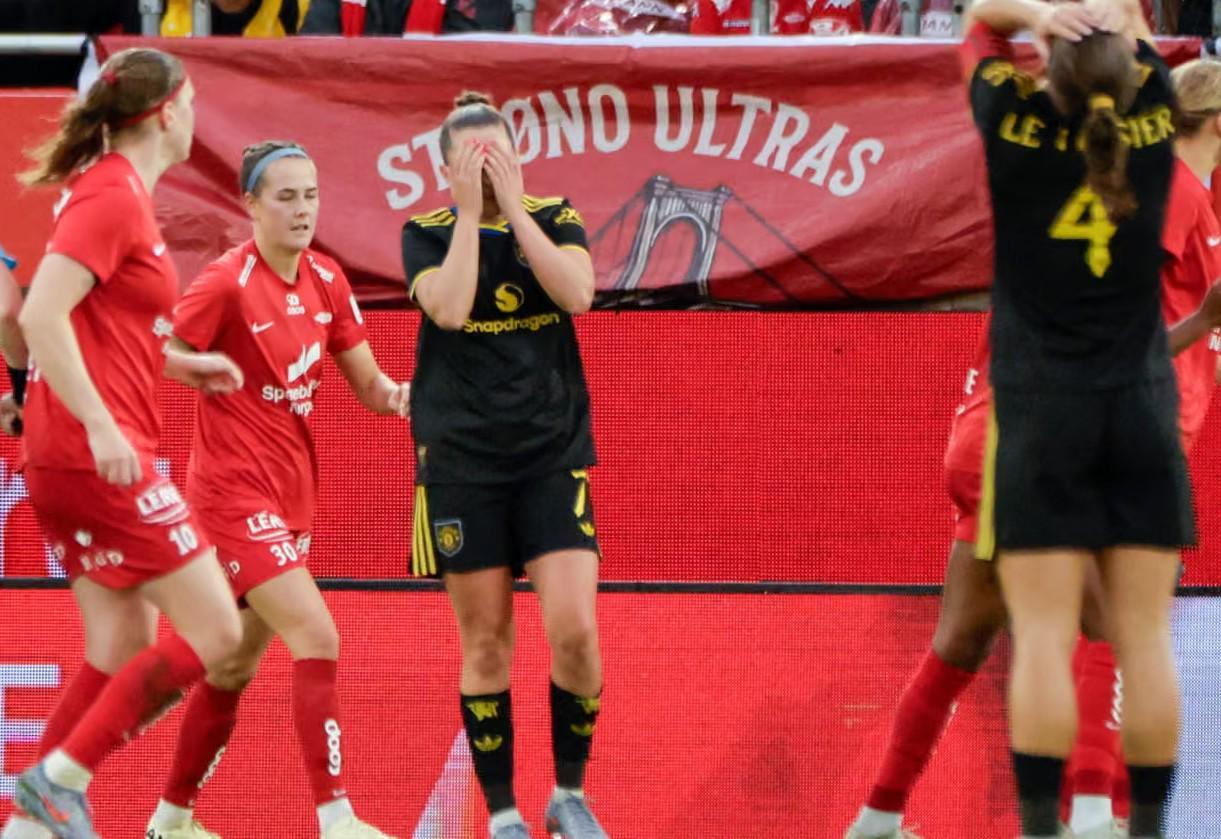 开云真人-颇为尴尬，欧冠资格赛前曼联女足的部分球鞋在托运中丢失