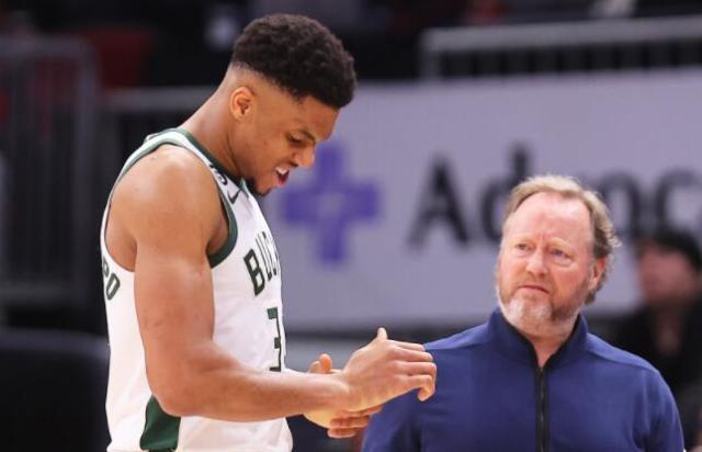 开云体育官网-字母哥谈争冠四大对手：米德尔顿复苏不能保证夺冠