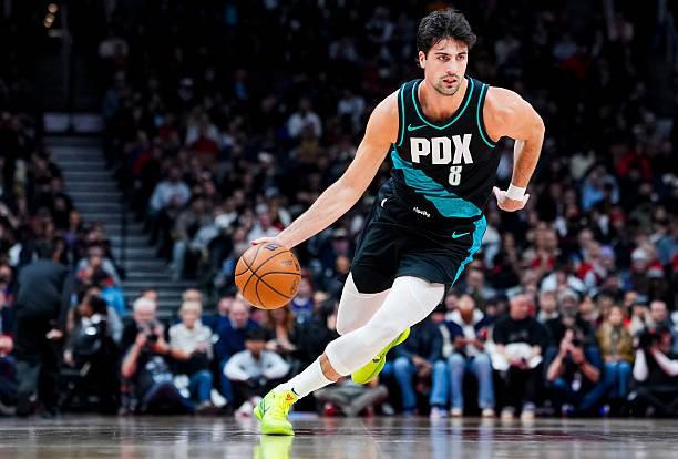 开云APP下载-阿夫迪亚：我从小到大都趴着睡觉，现在背上有伤得侧躺着睡