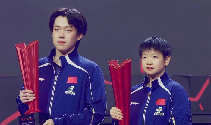 开云体育官网-国乒机场照：孙颖莎被围堵，王曼昱陈幸同陈熠聚餐，林诗栋无表情|新加坡|大满贯|教练|王皓_新浪体育_新浪新闻