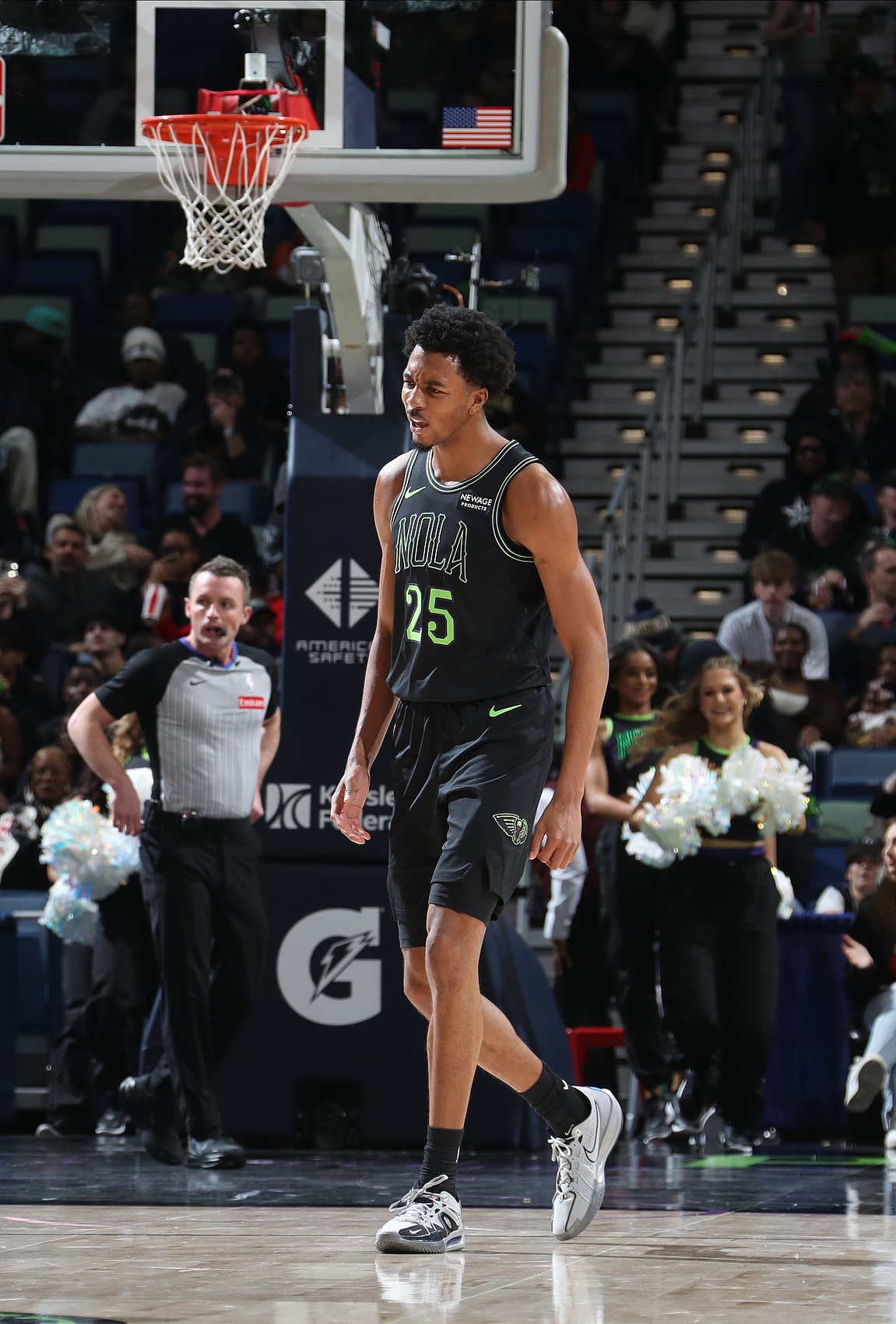 开云体育直播-太稳了！墨菲12中8&amp;5记三分拿下28分7板3助3断 首节独得14分